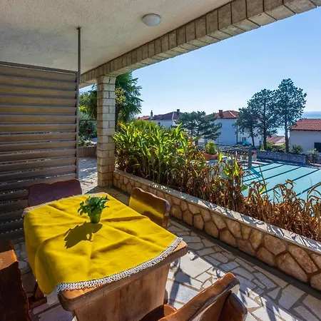 Ellen 250m From The *