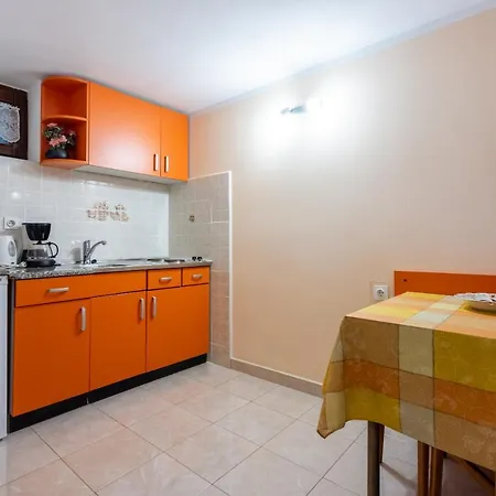Apartamento Ellen 250m From The