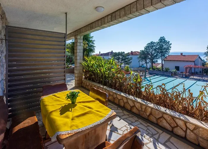 Ellen 250m From The *