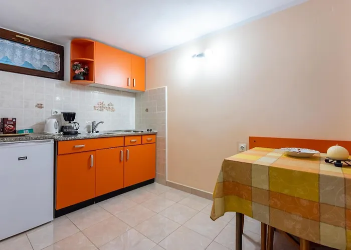 Lägenhet Ellen 250m From The