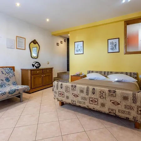 Ellen 250m From The Crikvenica