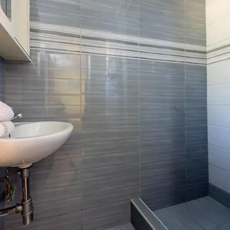 Ellen 250m From The Apartament *