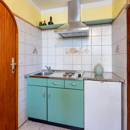 Apartament Ellen 250m From The Crikvenica