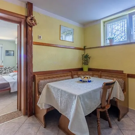 Ellen 250m From The *