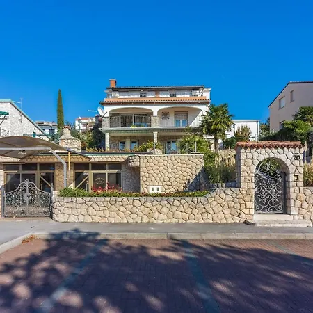 Apartament Ellen 250m From The